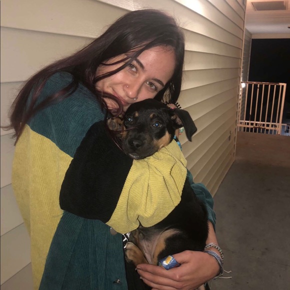 Meet your Posher, Becca - Picture 5 of 7